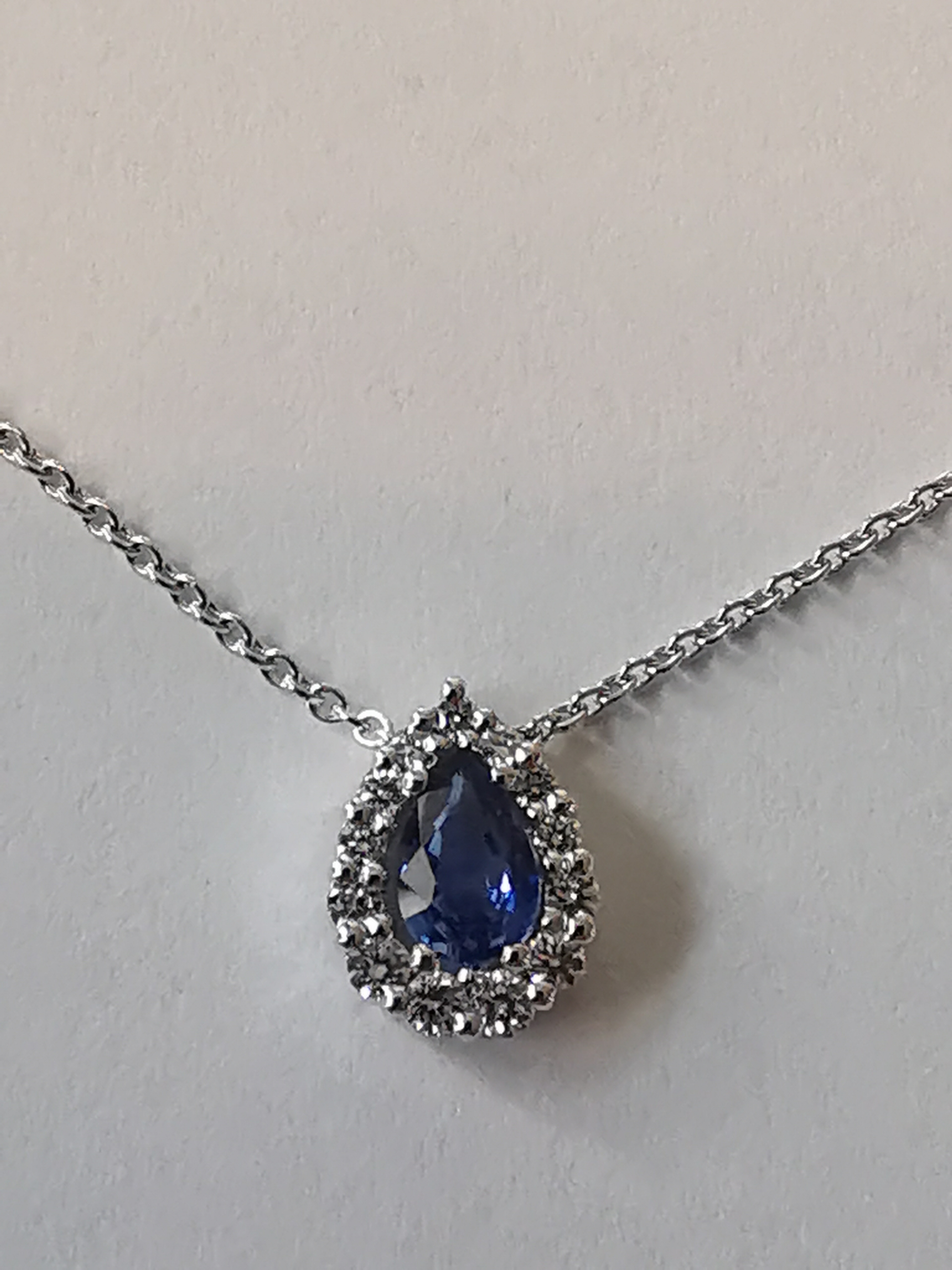 Anhänger  mit Brillant und Far